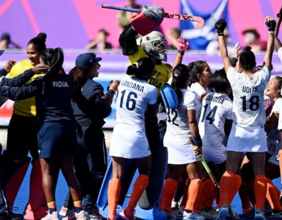 Indian men's hockey team gives guard of honor to bronze medalist women's hockey team