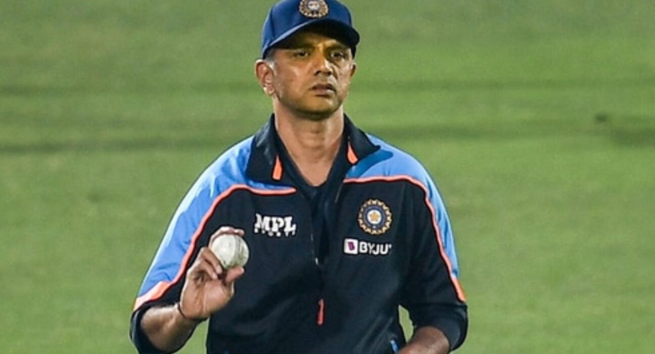 Don’t create Panic about Covid, Rahul Dravid will be back in Asia Cup after taking a few precautions and medicines: Ravi Shashtri