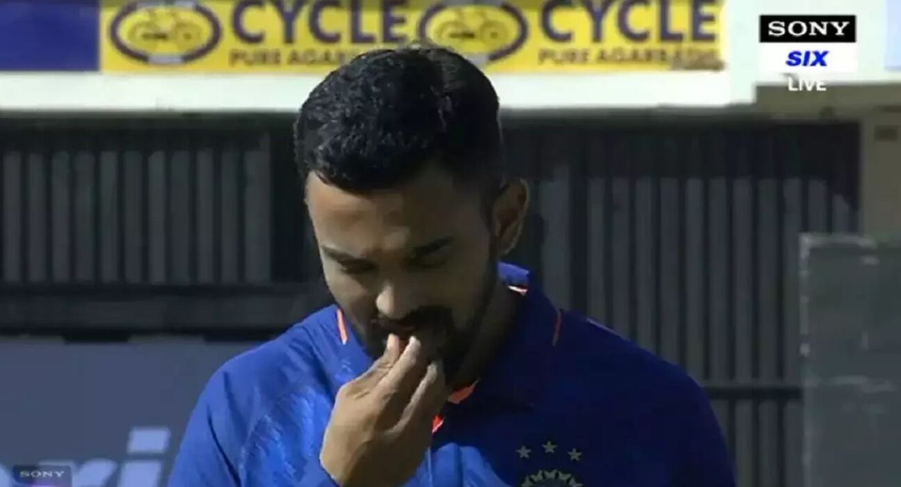 Video of KL Rahul removing chewing gum before National Anthem goes viral, fans react.