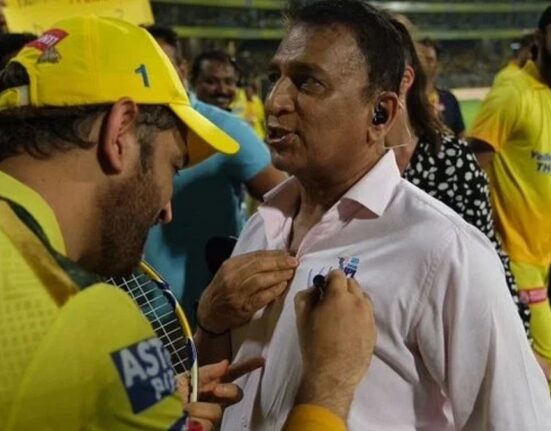 MS Dhoni autographs Sunil Gavaskar's shirt